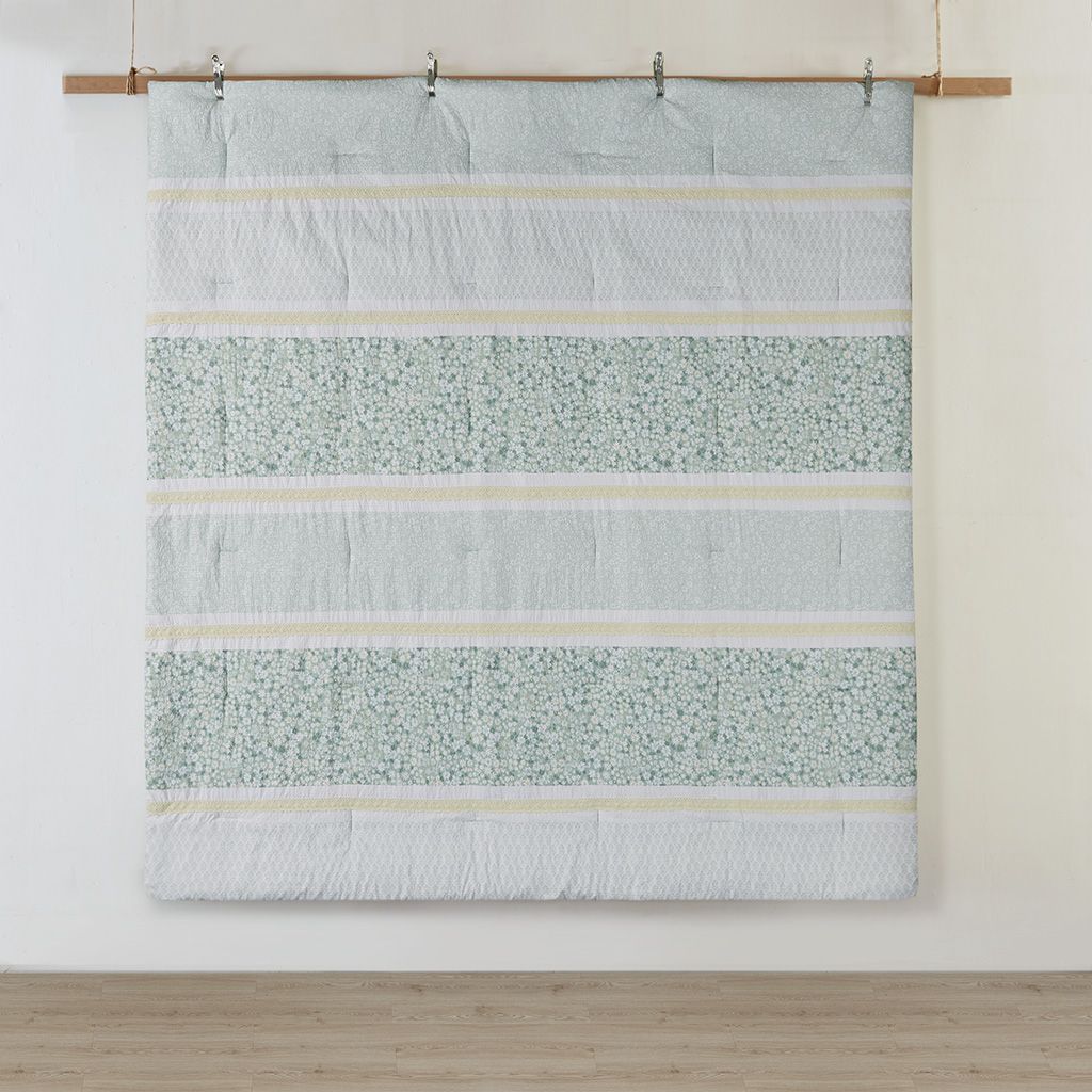 5 Piece Seersucker Comforter Set with Throw Pillows