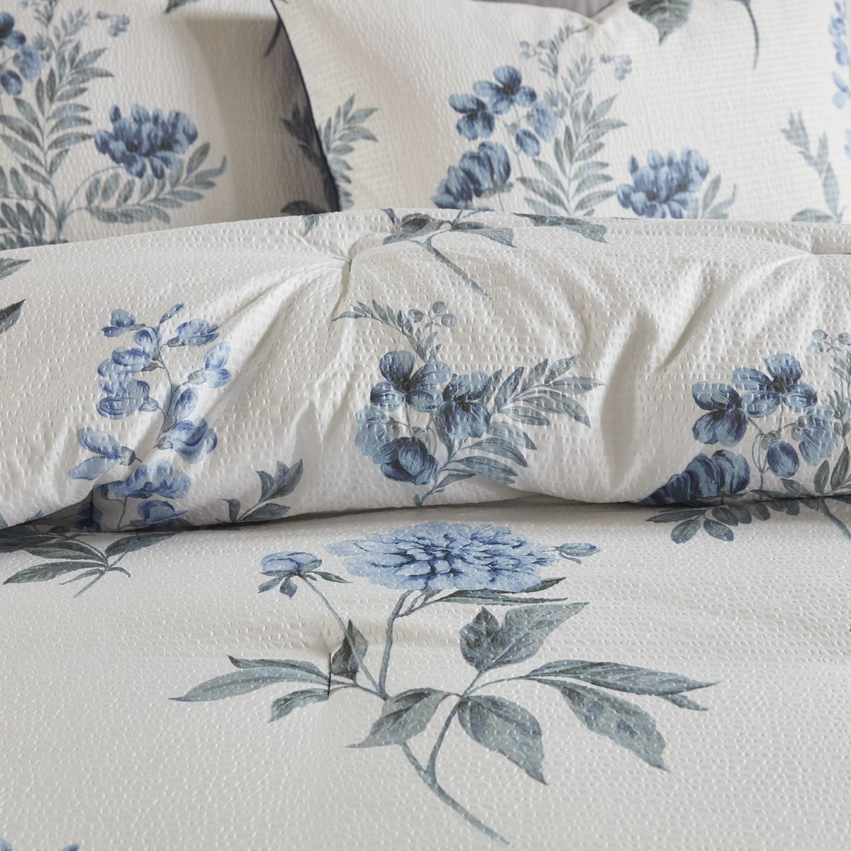7 Piece Printed Seersucker Comforter Set with Throw Blanket