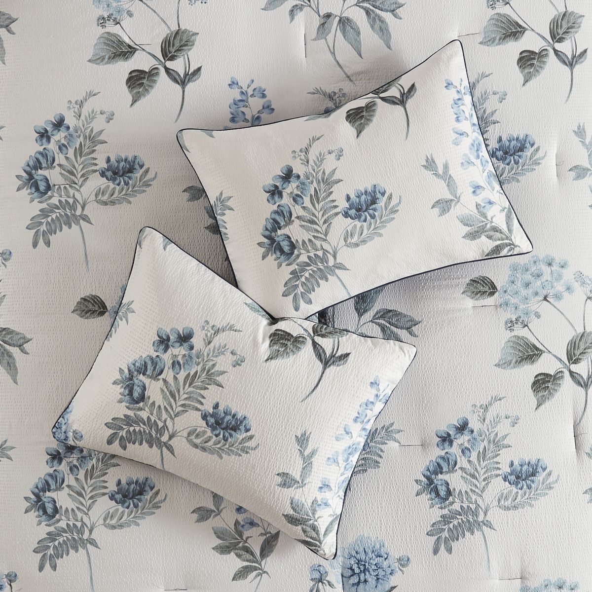 7 Piece Printed Seersucker Comforter Set with Throw Blanket