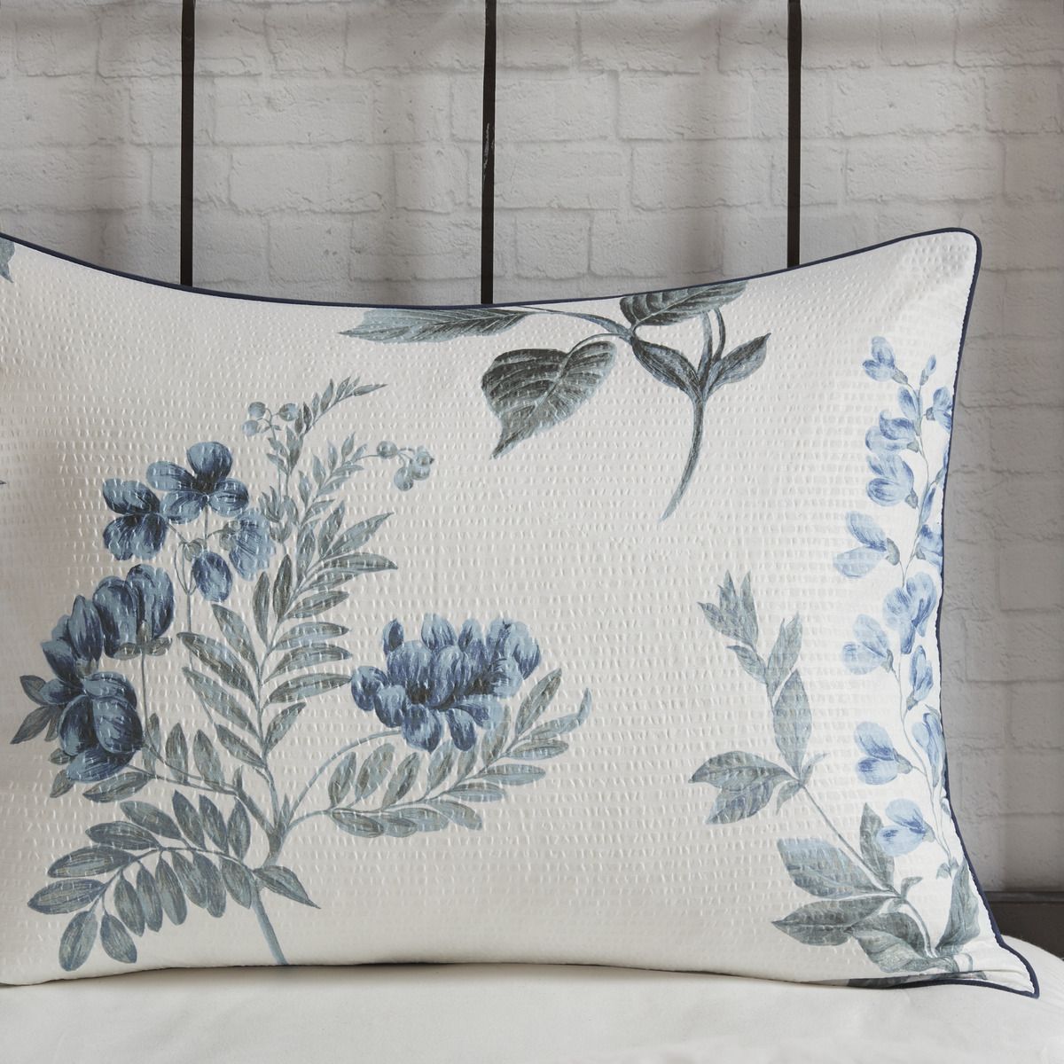 7 Piece Printed Seersucker Comforter Set with Throw Blanket